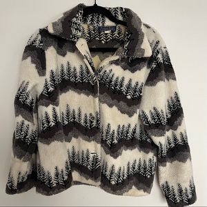 VINTAGE Fleece Jacket/Shirt Jacket/Shacket with Winter Scene/Pine Tree Print